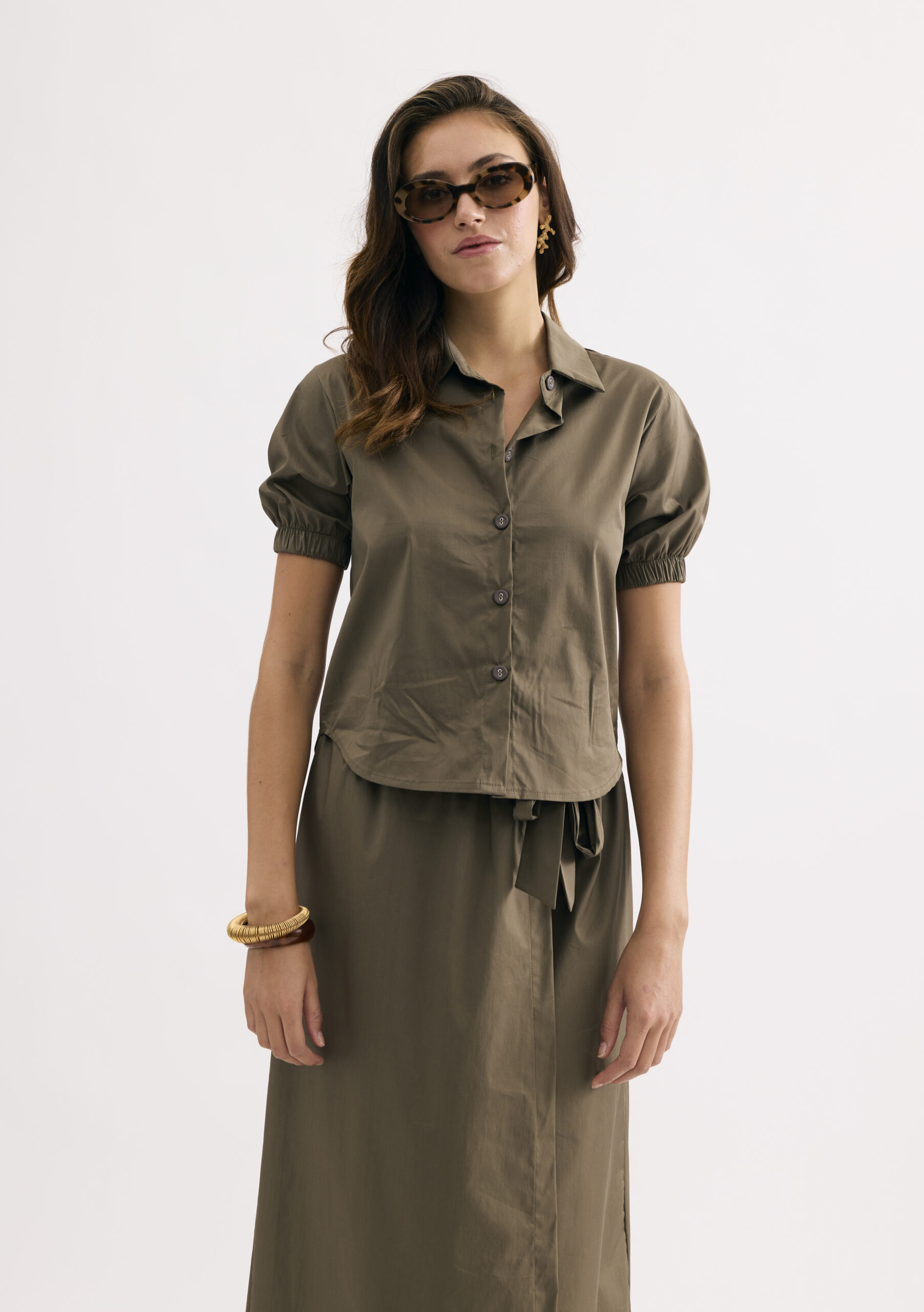 שמלת מידי חאקי עם חגורת קשירה