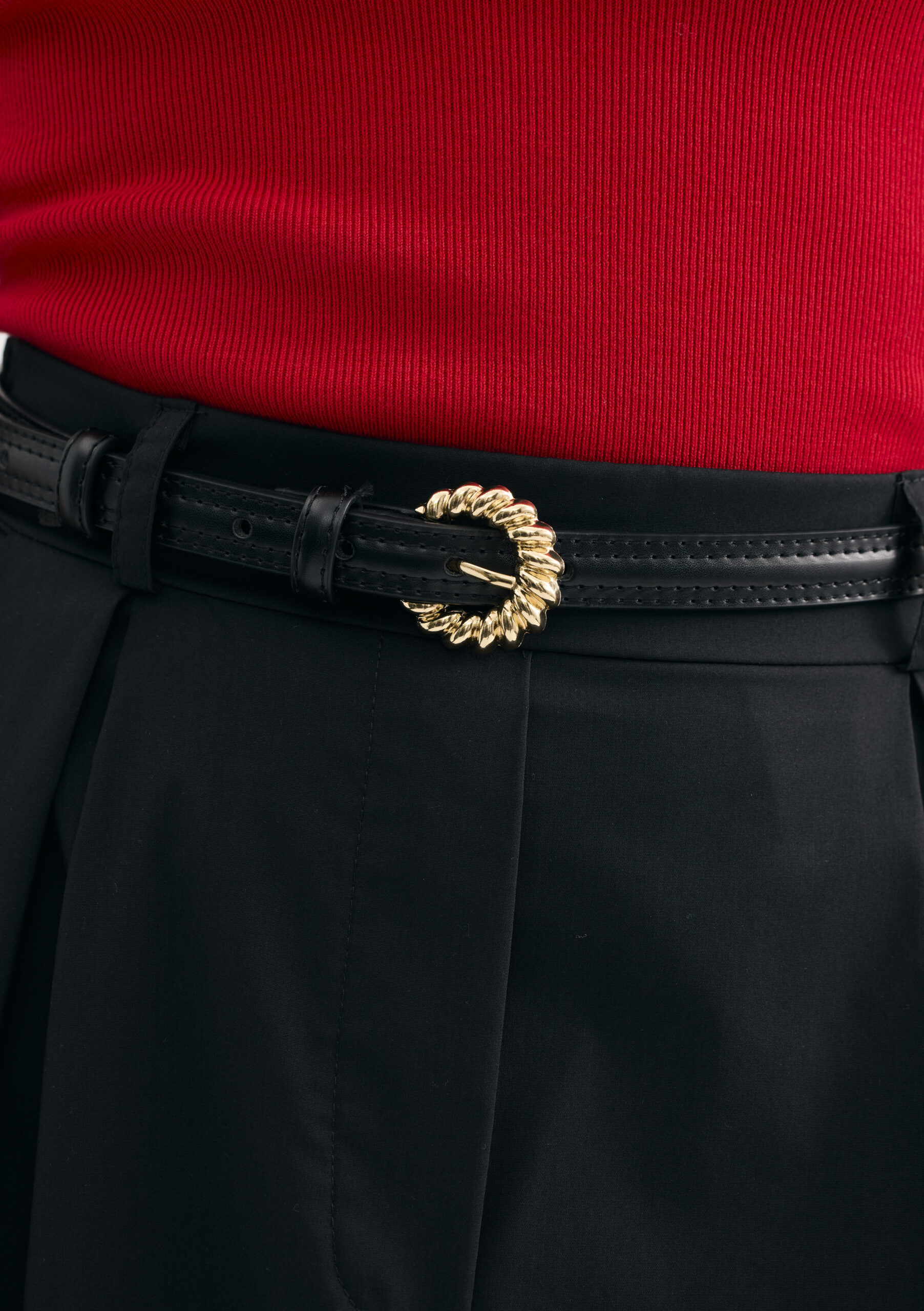 חצאית מידי פליסה בגזרה נשפכת