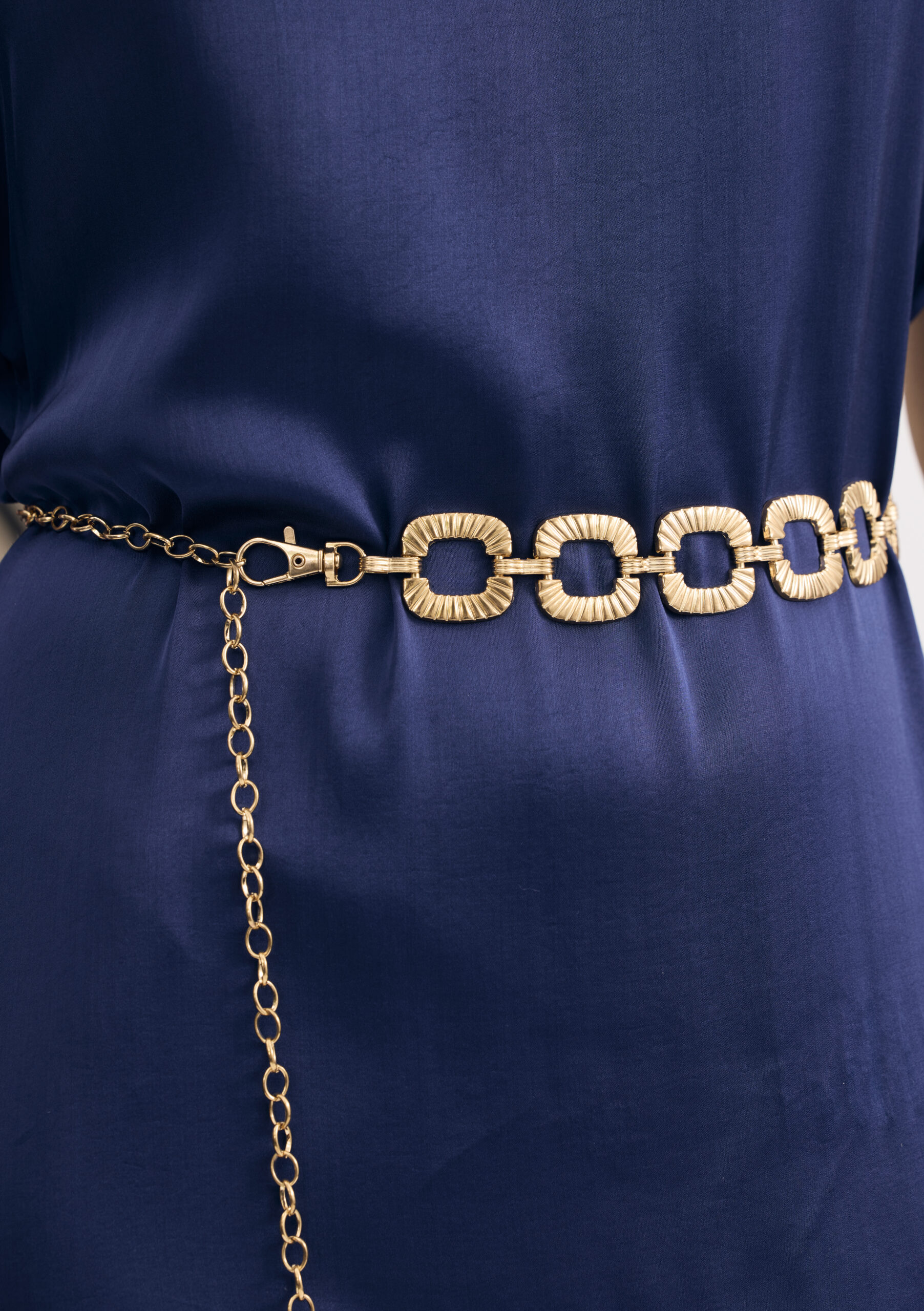 שמלות מקסי כחולה עם חגורה מקושטת