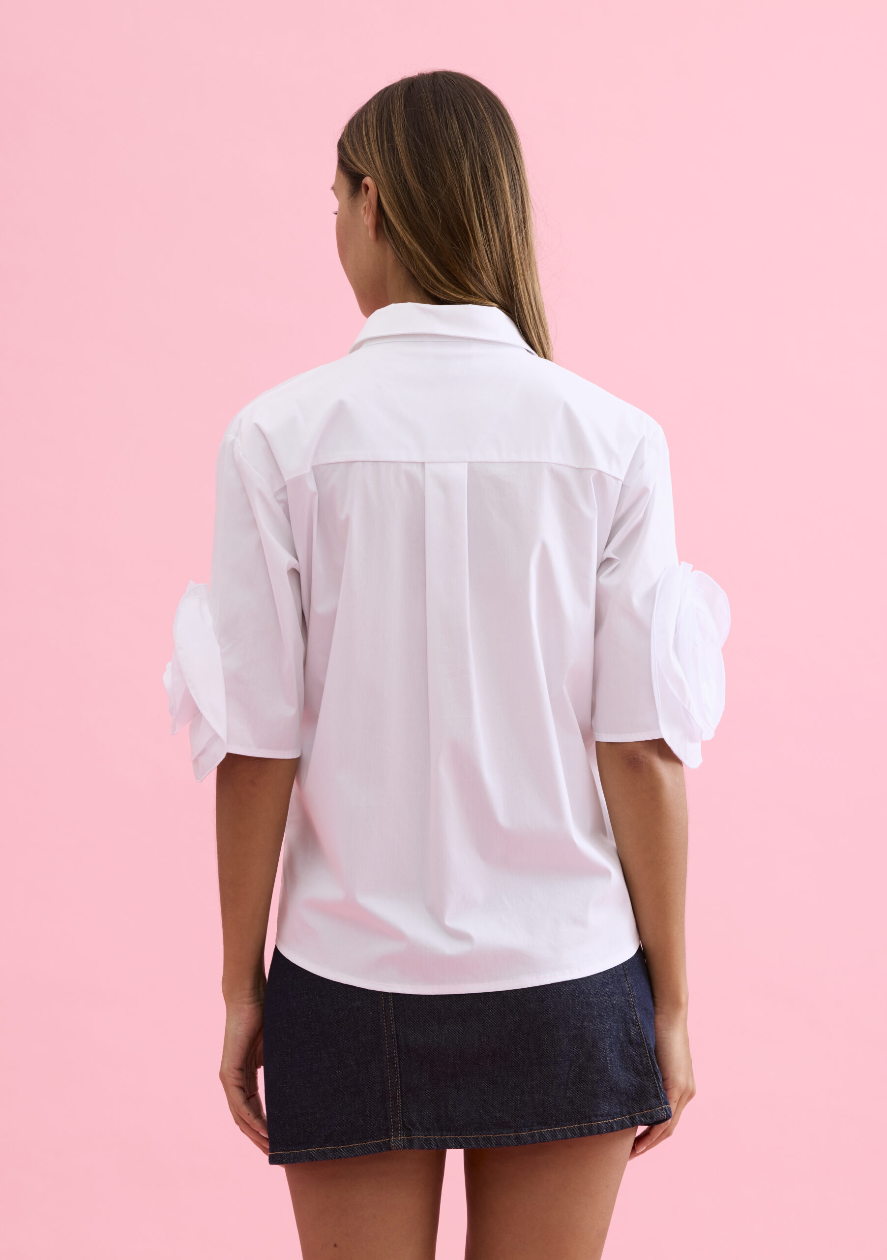 חולצת כפתורים עם קשירה קדמית ועיטור פרח