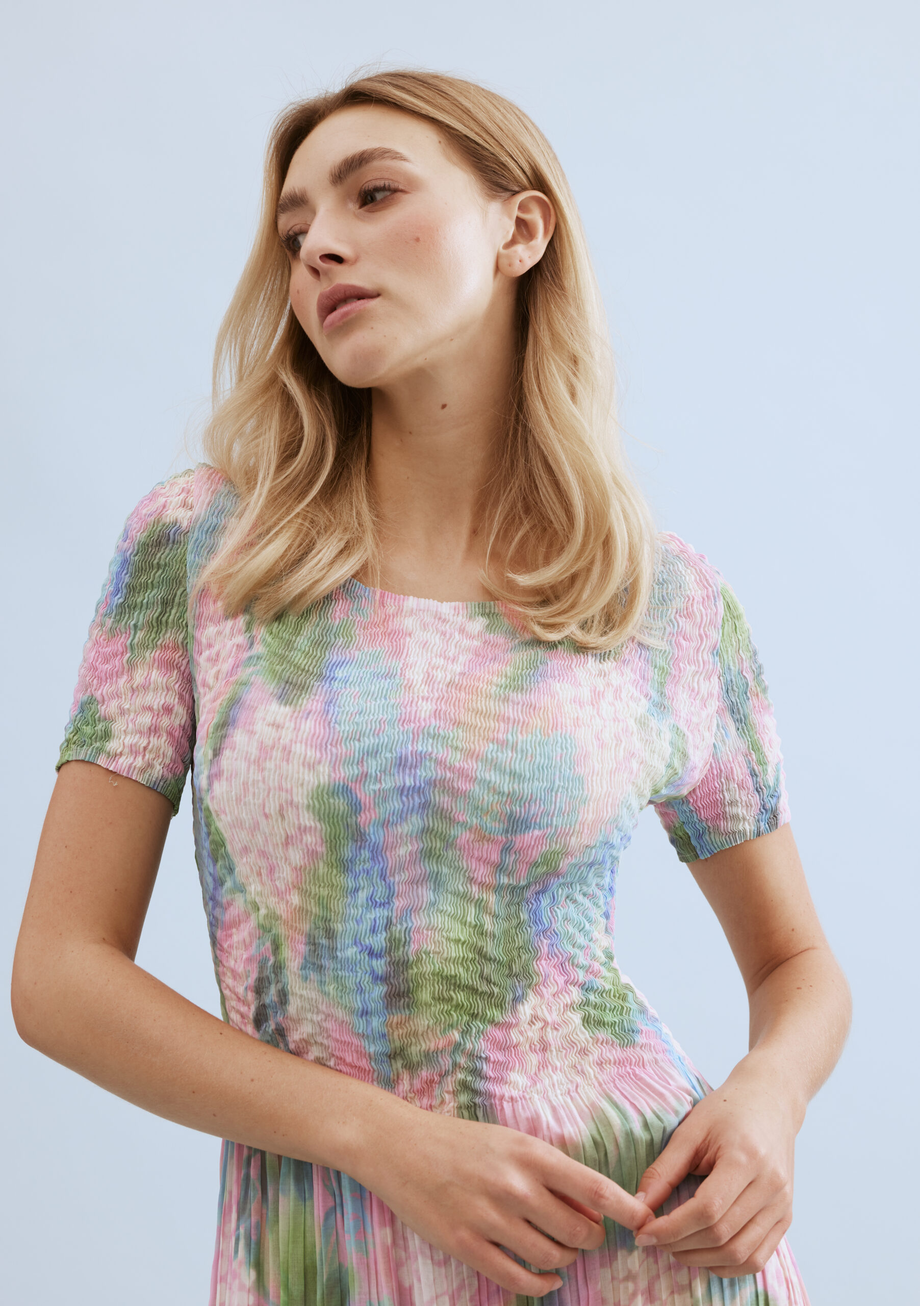 שמלת מקסי פרחונית עם גזרה רכה