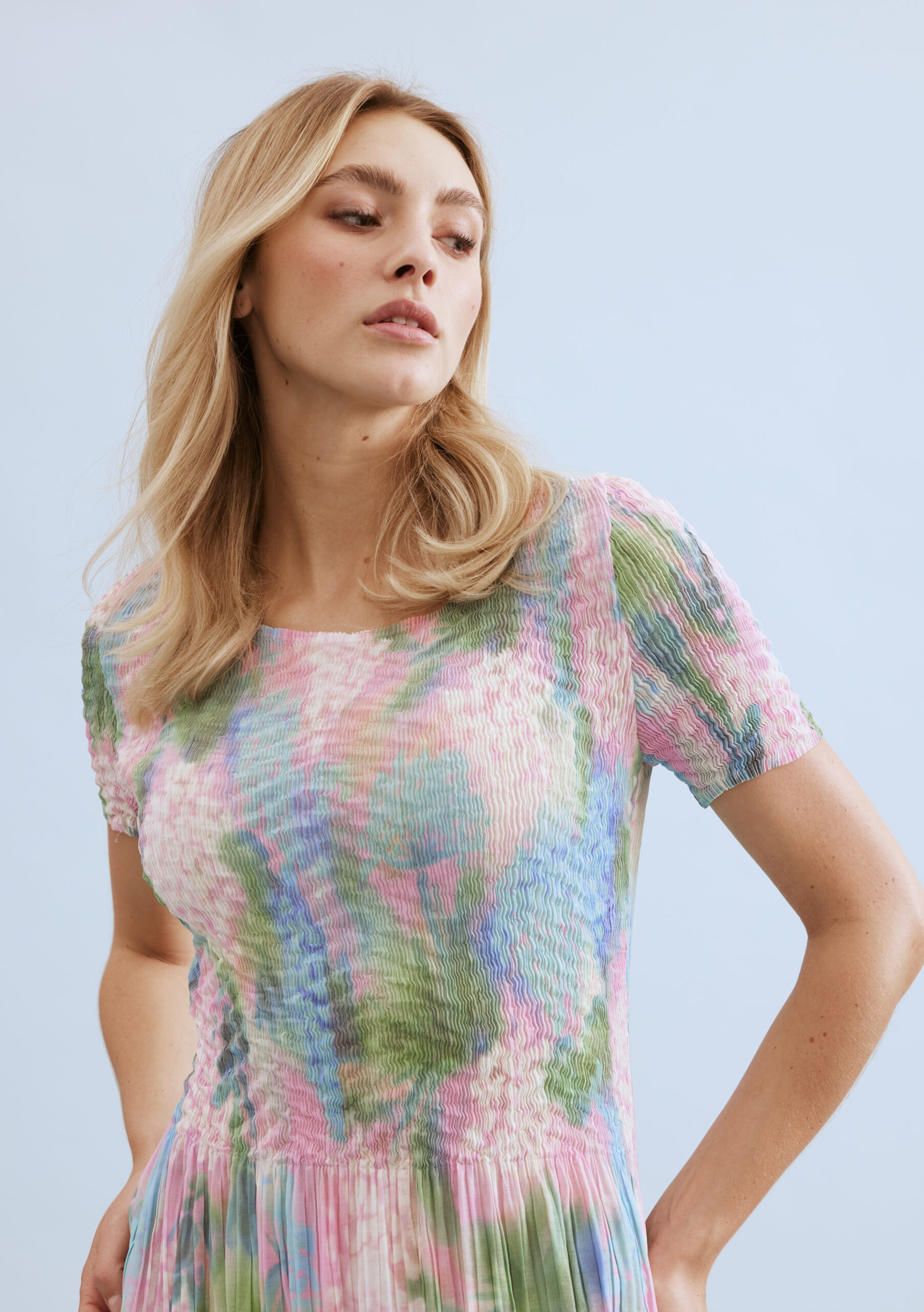 שמלת מקסי פרחונית עם גזרה רכה