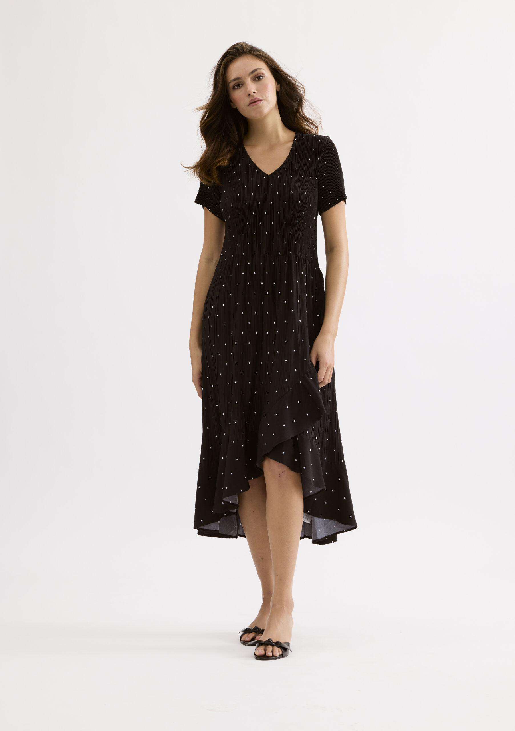 שמלת מקסי שחורה עם דיטיילים עדינים