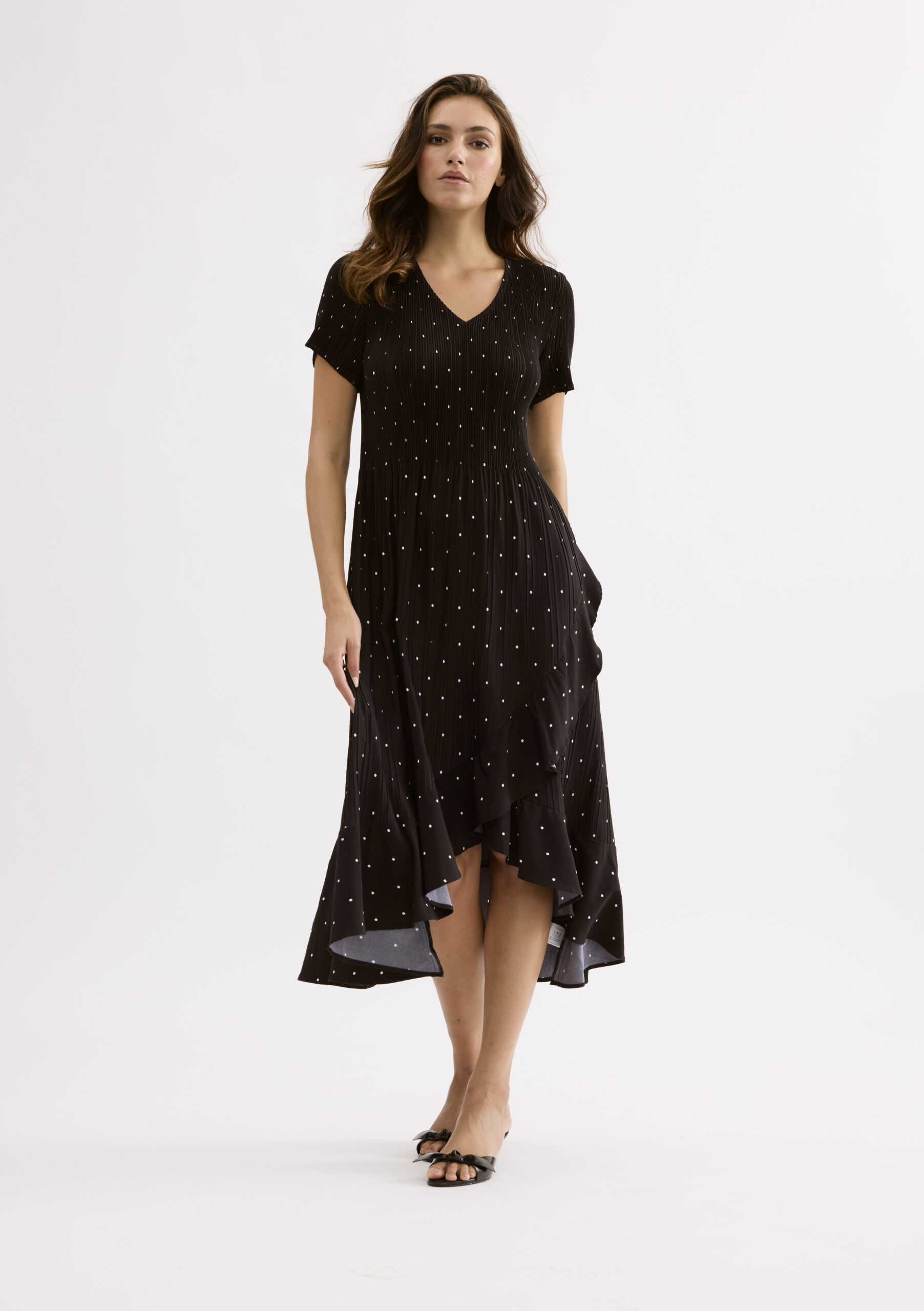 שמלת מקסי שחורה עם דיטיילים עדינים