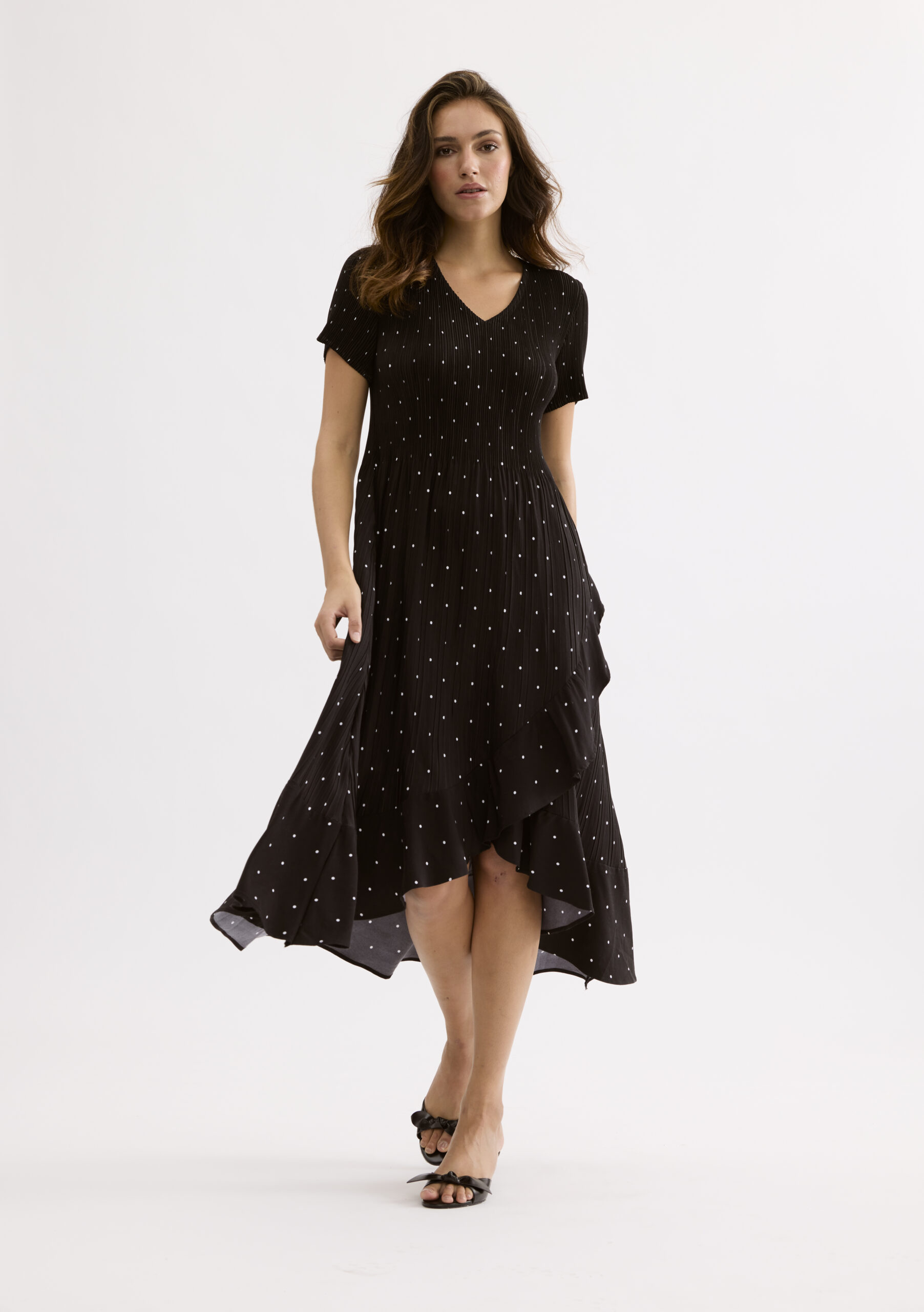 שמלת מקסי שחורה עם דיטיילים עדינים