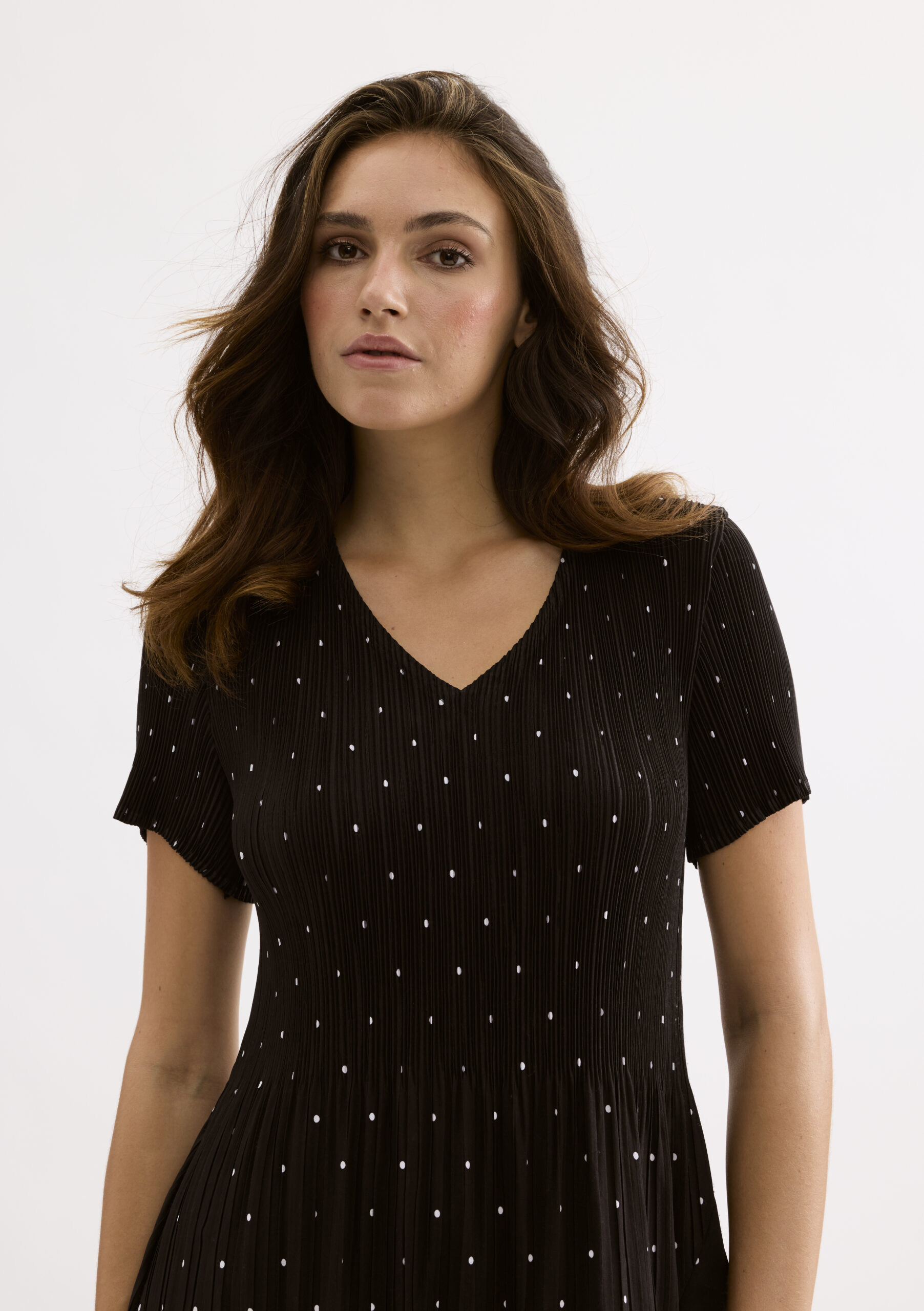 שמלת מקסי שחורה עם דיטיילים עדינים