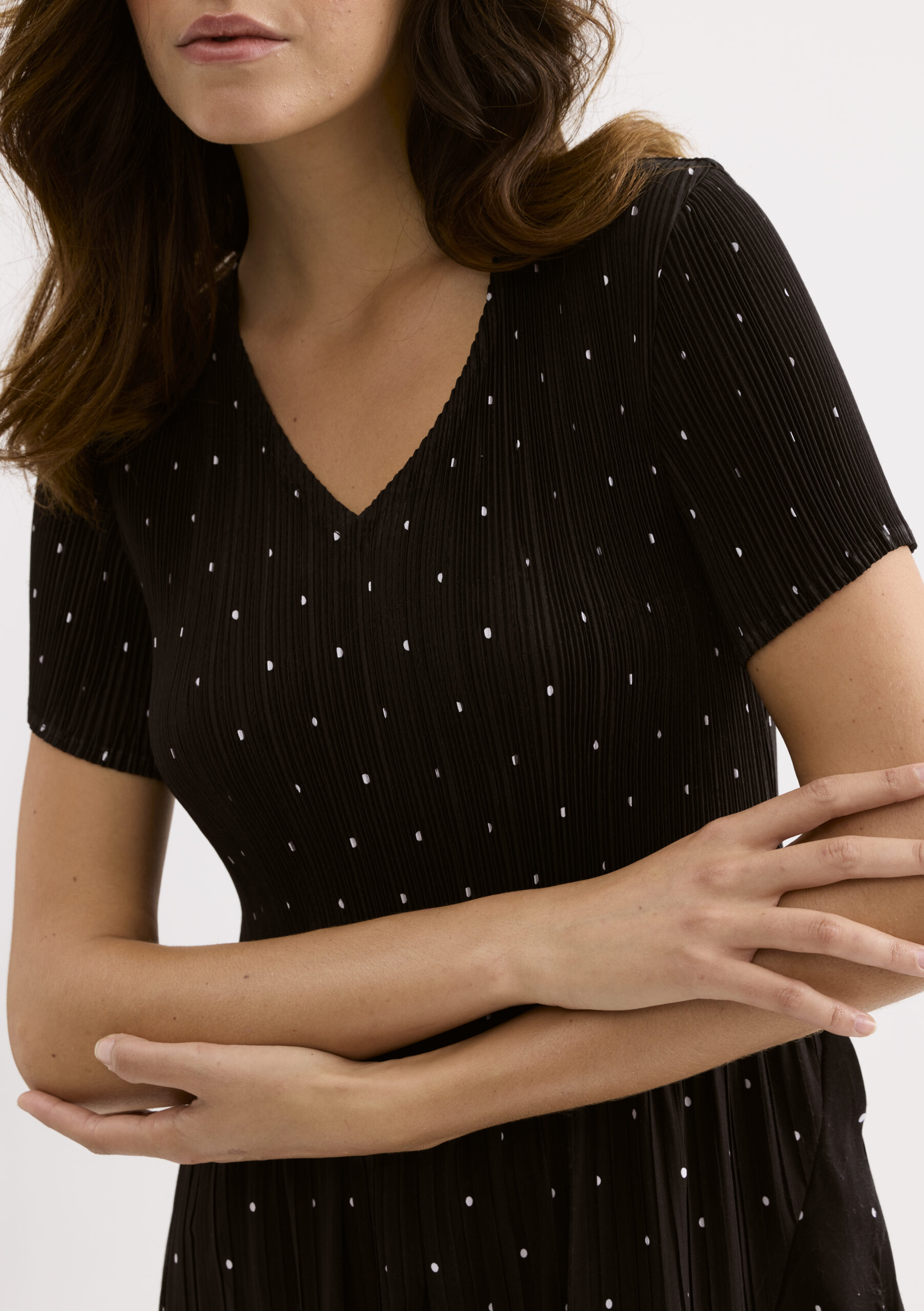 שמלת מקסי שחורה עם דיטיילים עדינים