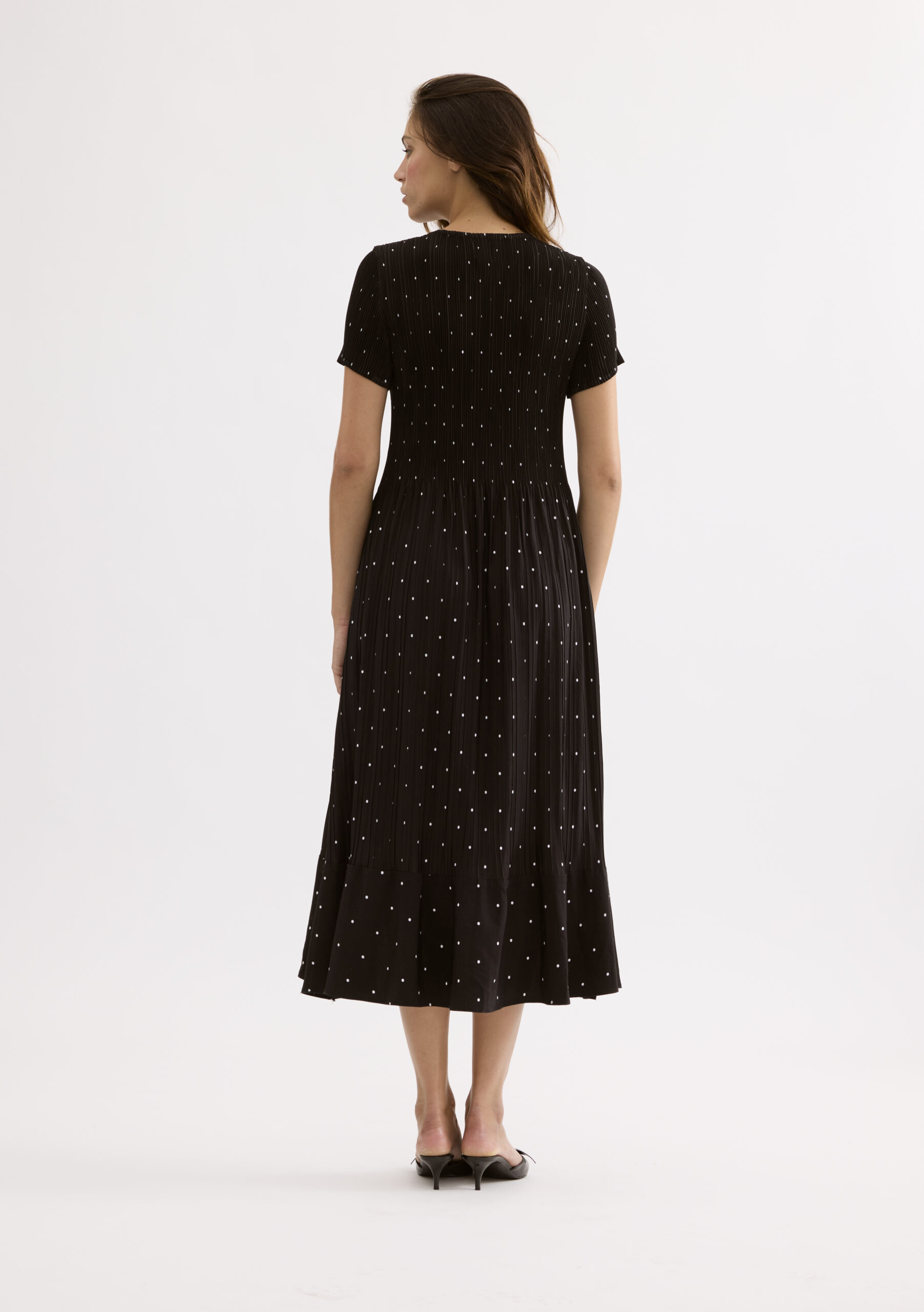 שמלת מקסי שחורה עם דיטיילים עדינים