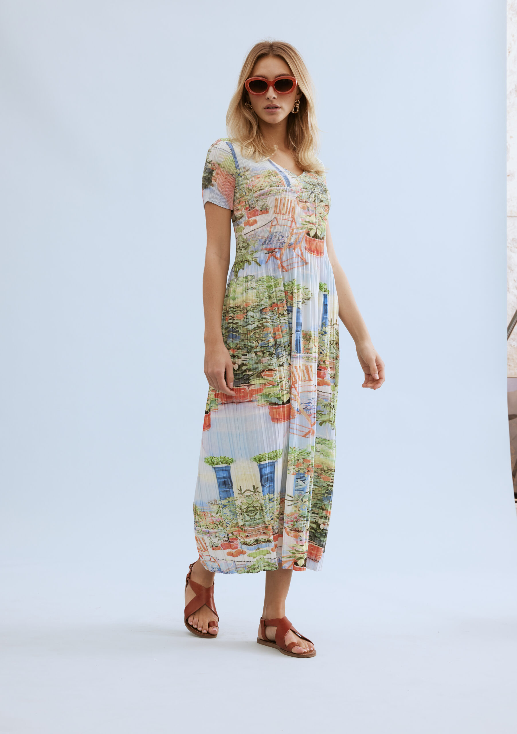 שמלת מקסי פרחונית עם גזרה נשפכת