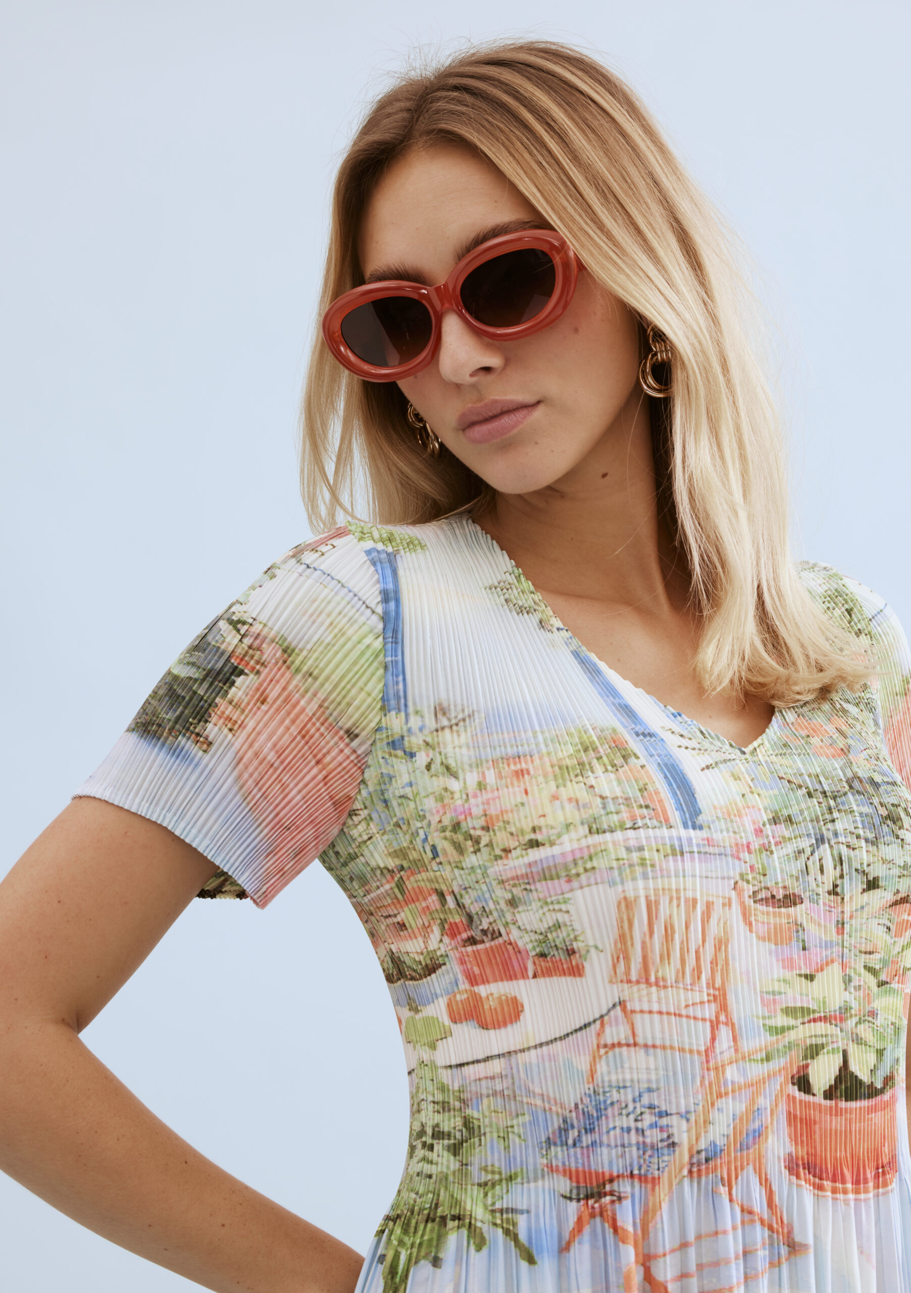 שמלת מקסי פרחונית עם גזרה נשפכת