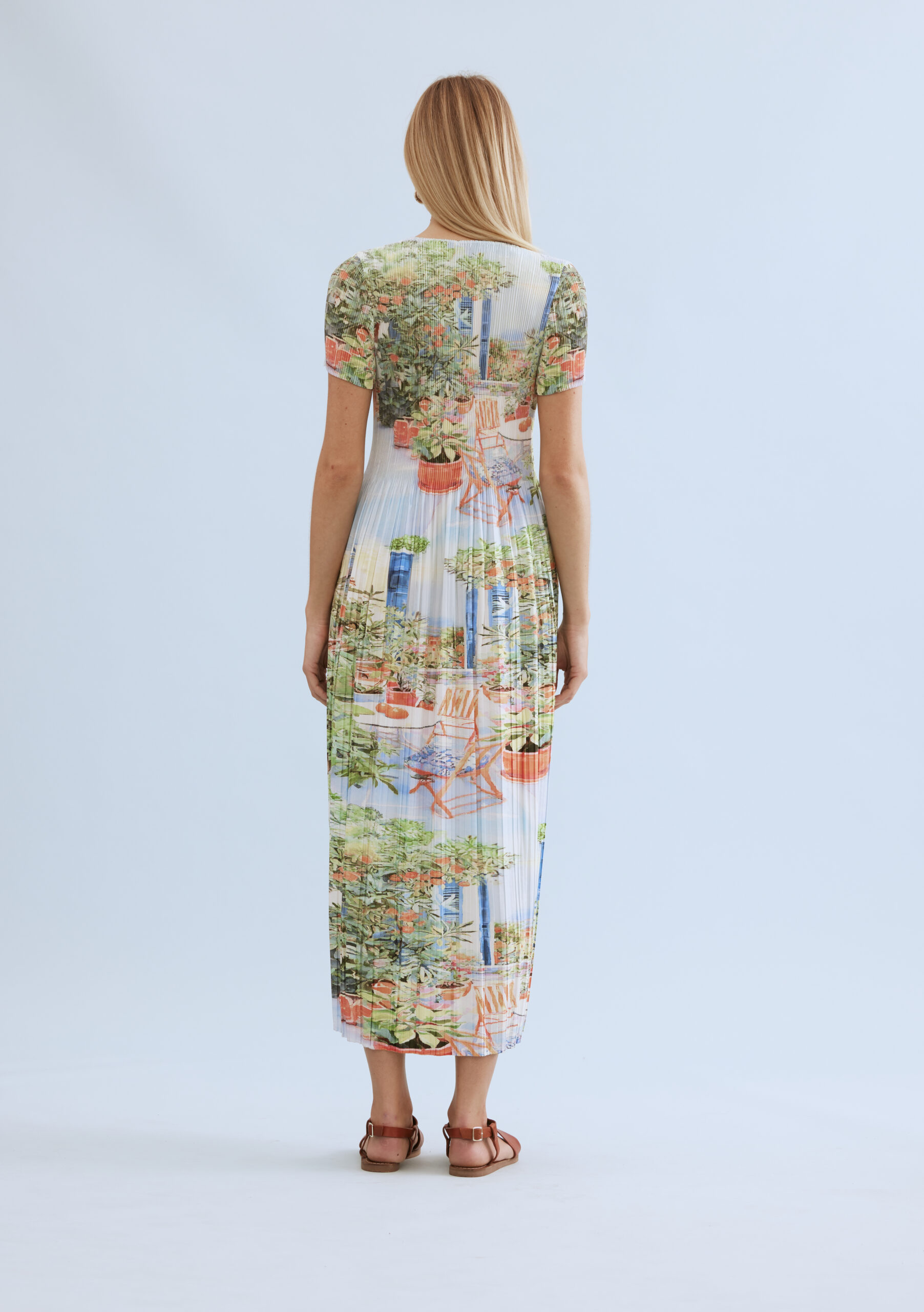 שמלת מקסי פרחונית עם גזרה נשפכת