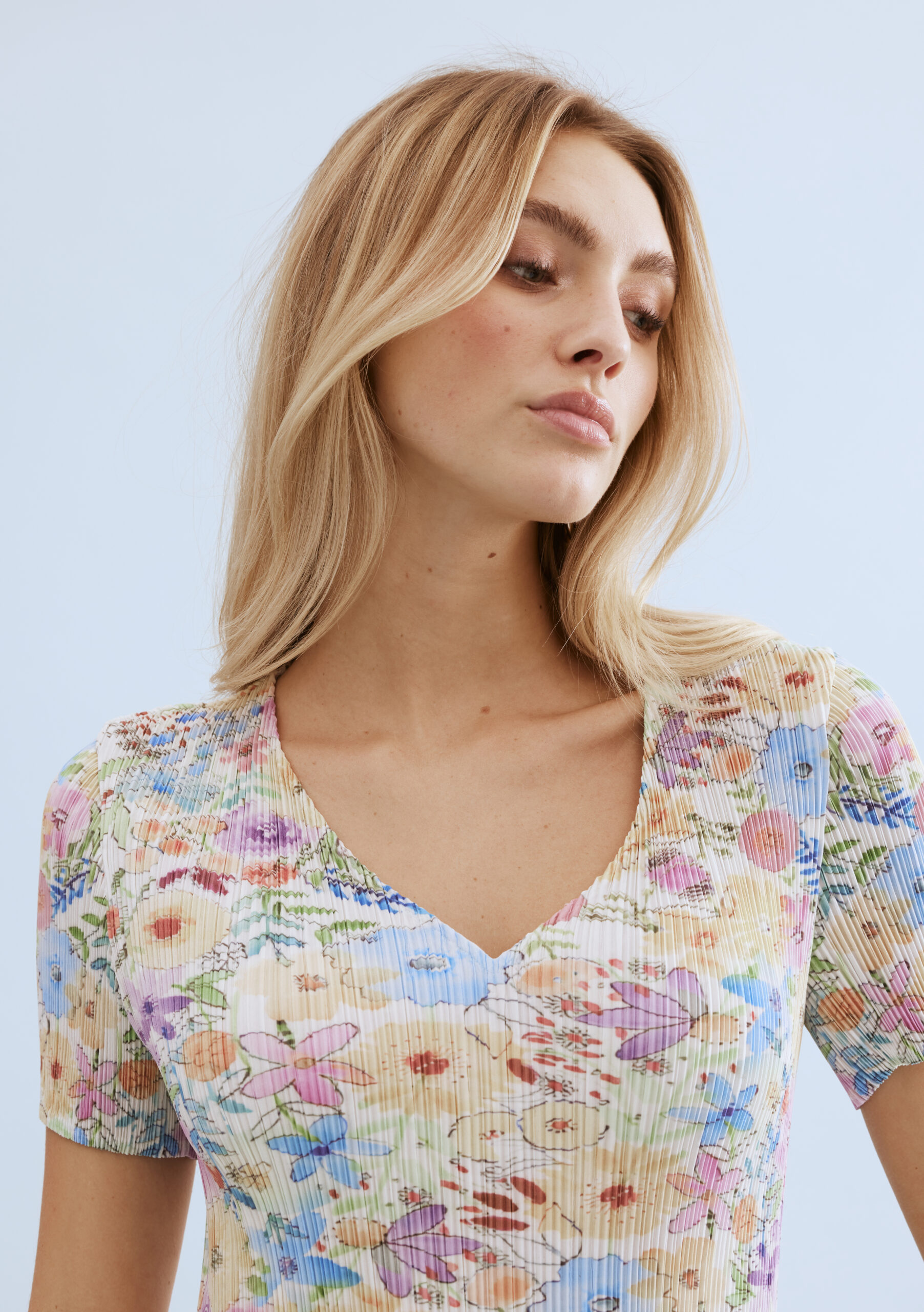 שמלת מקסי צבעונית עם הדפס פרחוני