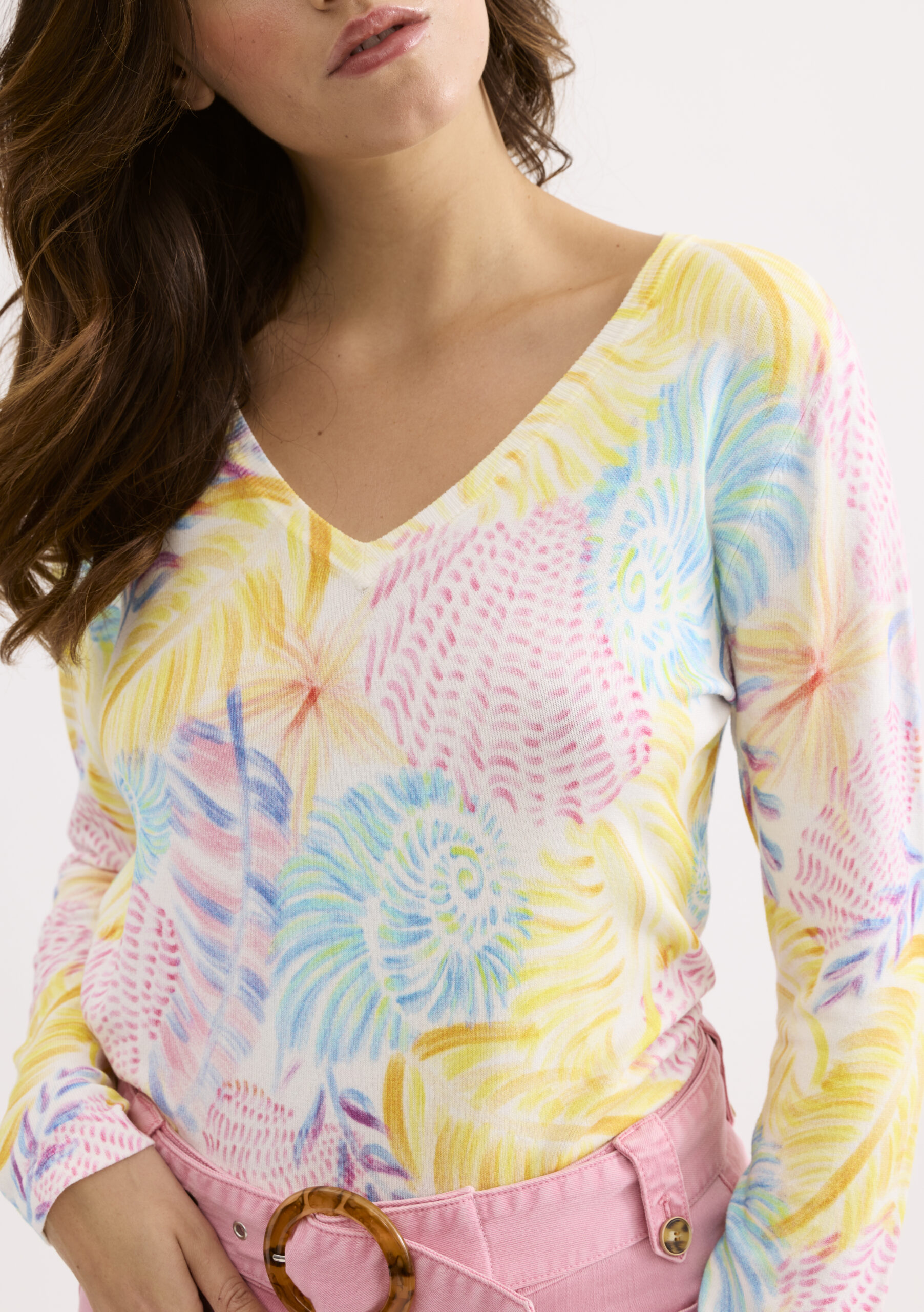 חולצה עם שרוולים ארוכים בהדפס צבעוני ומרענן