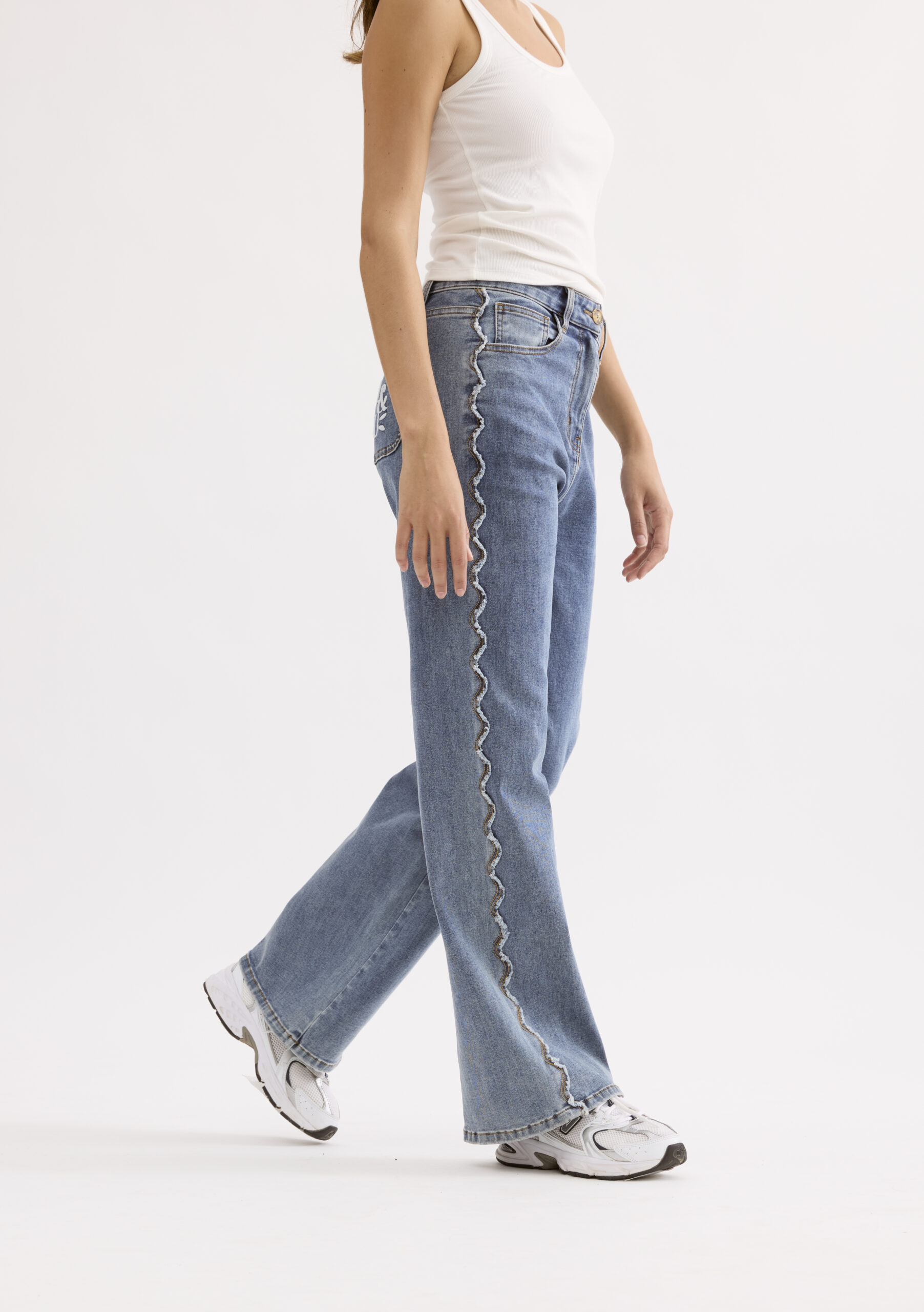 ג'ינס כחול בהיר גזרה רחבה