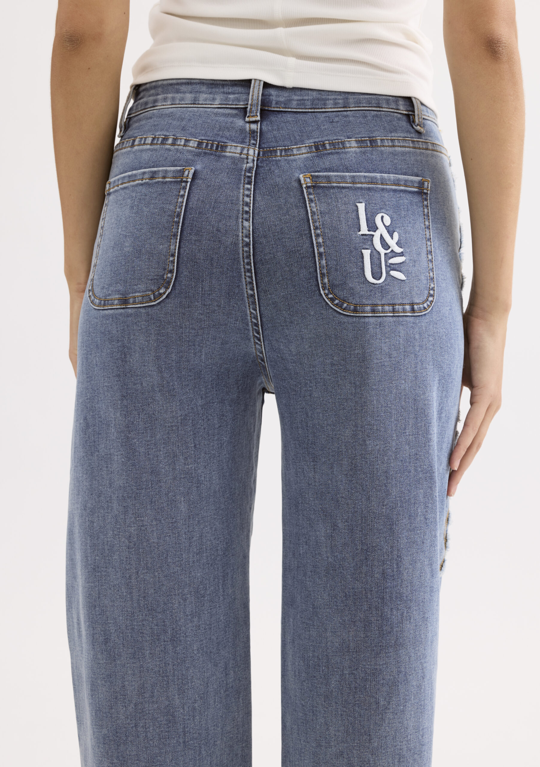 ג'ינס כחול בהיר גזרה רחבה