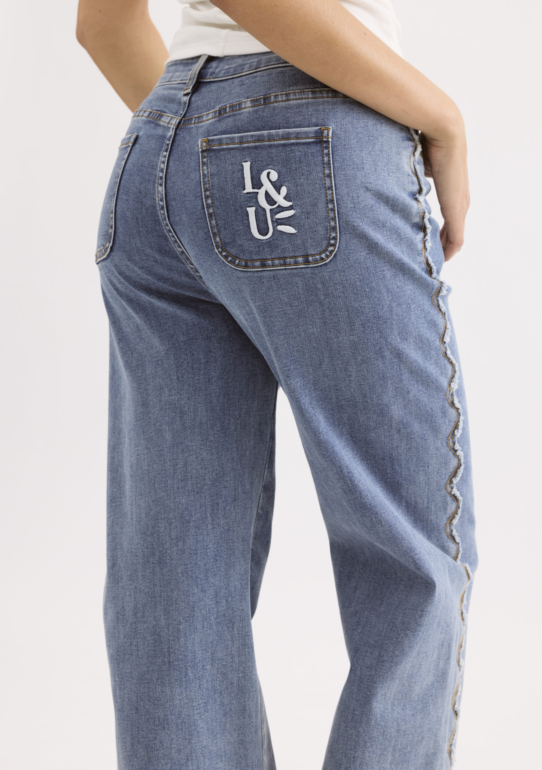 ג'ינס כחול בהיר גזרה רחבה