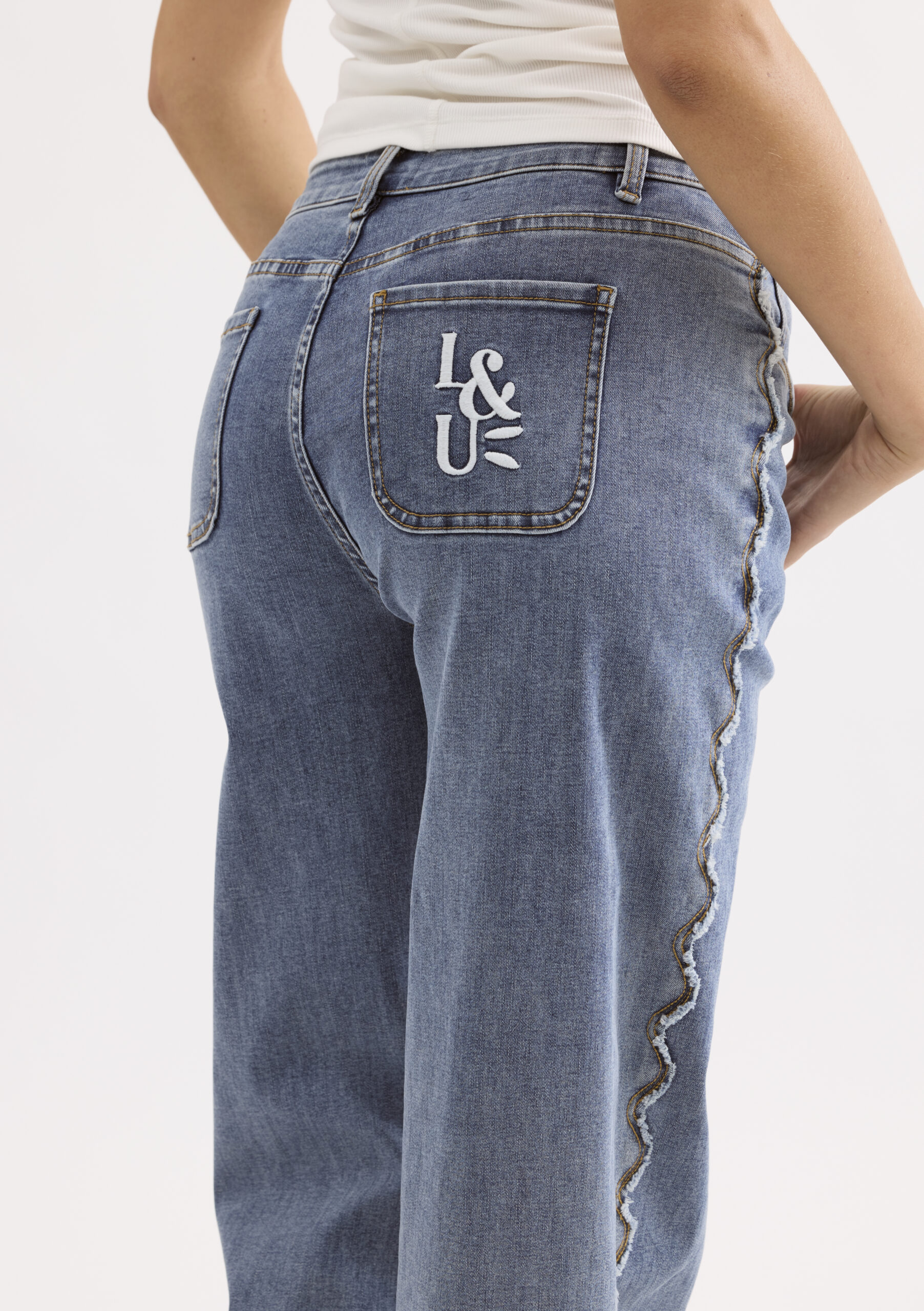 ג'ינס כחול בהיר גזרה רחבה