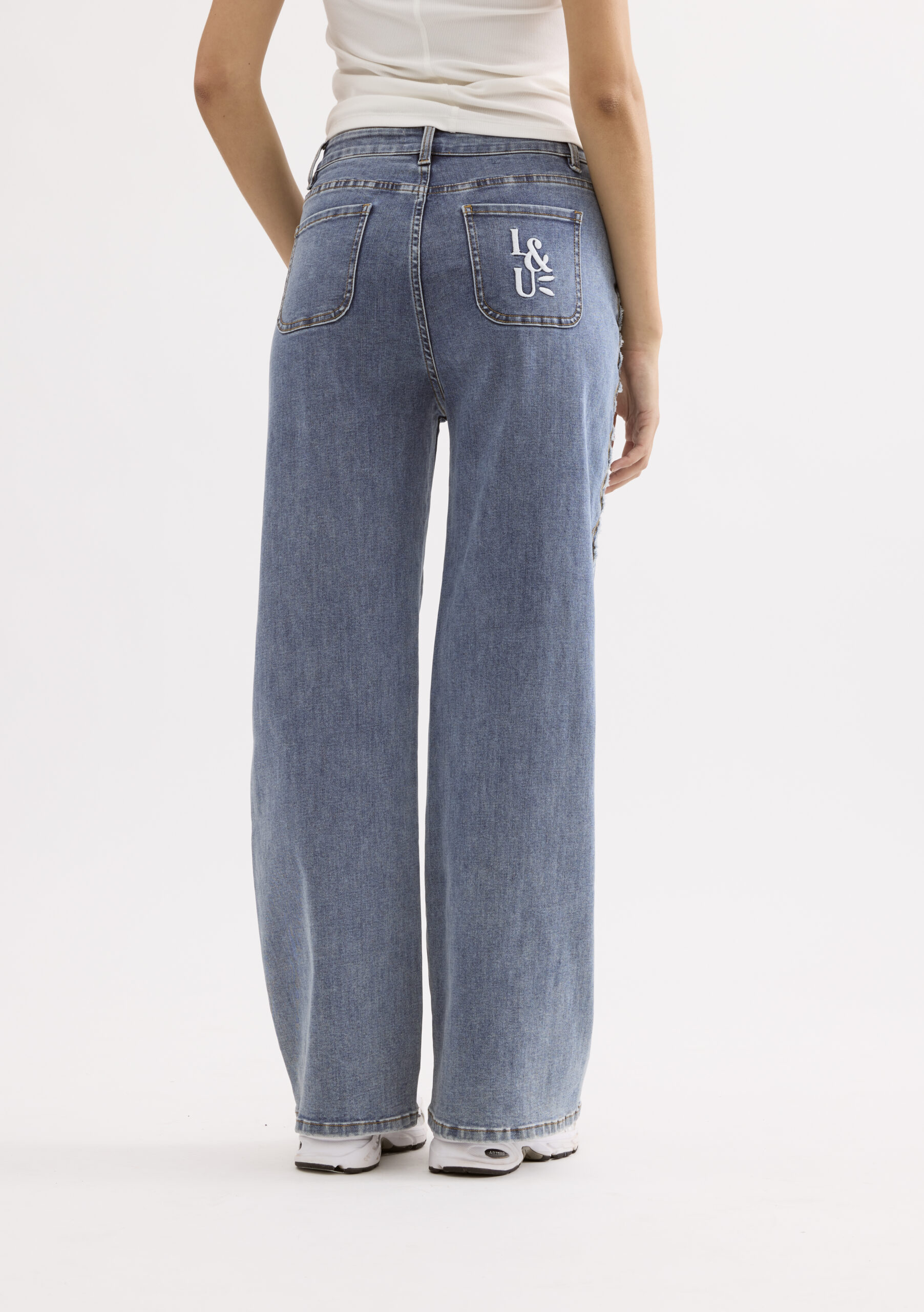 ג'ינס כחול בהיר גזרה רחבה