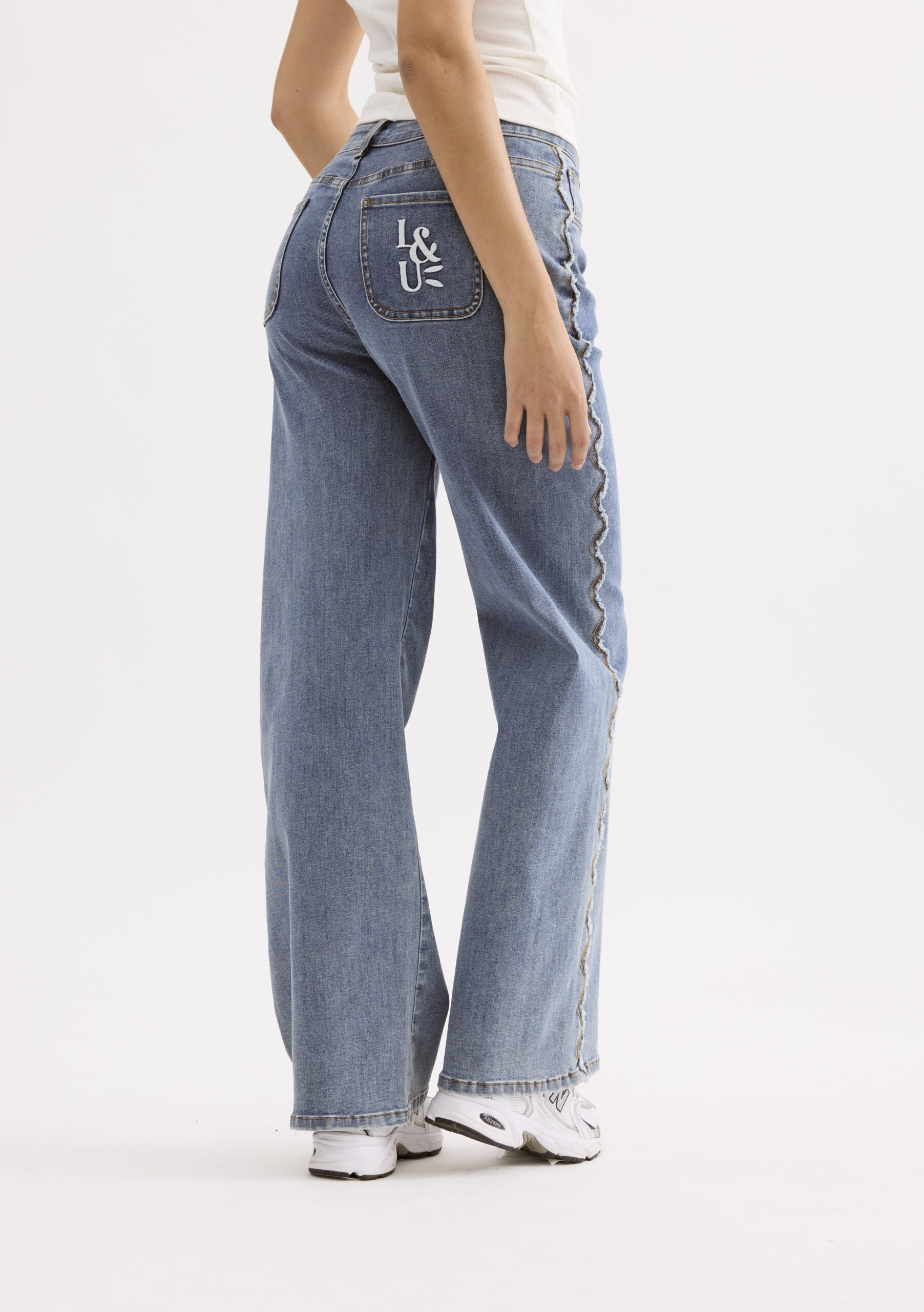 ג'ינס כחול בהיר גזרה רחבה