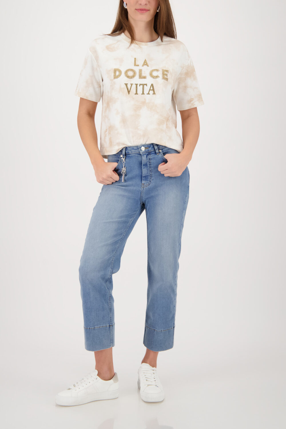 חולצת טי בהדפס כיתוב בגווני בז' La Dolce Vita