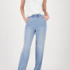 410505_750_Model_FullBody_1200 מכנסי DENIM פסים בגזרה ישרה