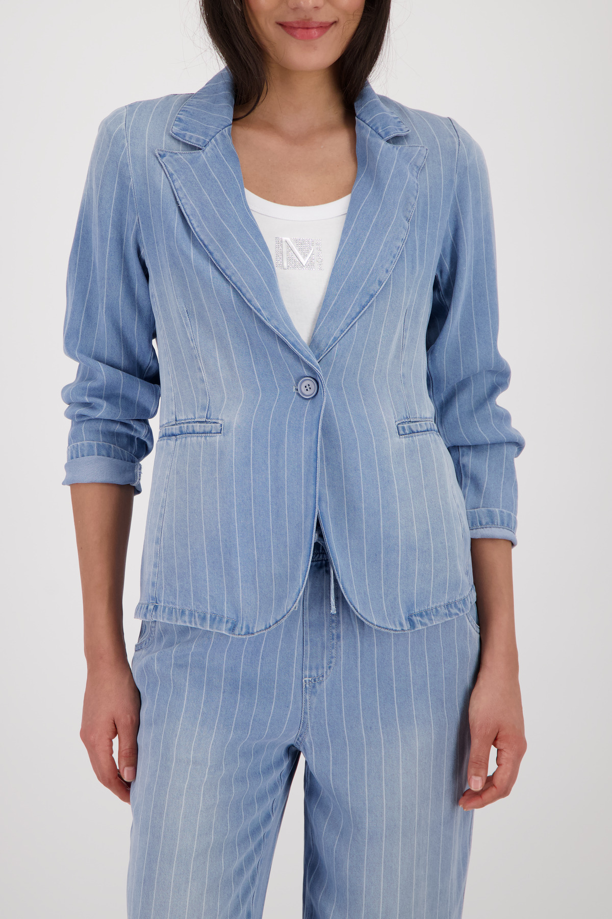 410617_750_Model_Front_1200 בלייזר DENIM פסים בגזרה מחויטת