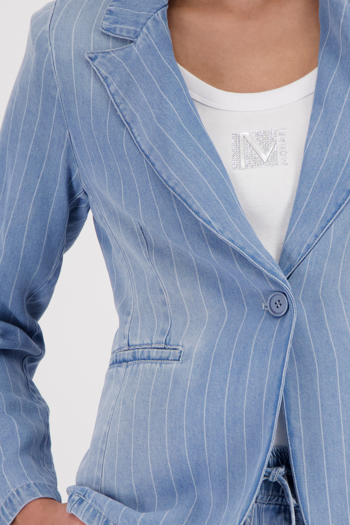 410617_750_Model_Zoom_1200 בלייזר DENIM פסים בגזרה מחויטת