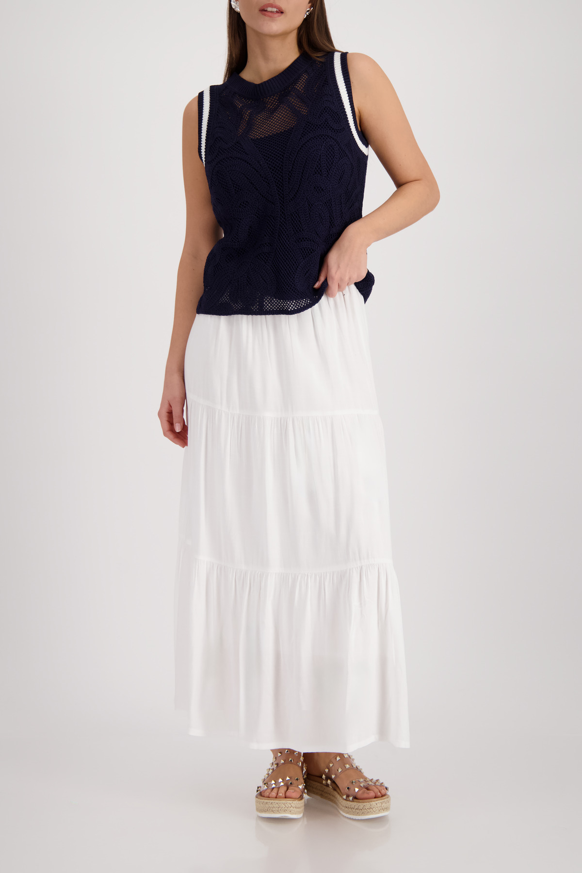 410835_105_Model_FullBody_1200 חצאית מקסי כיווצים