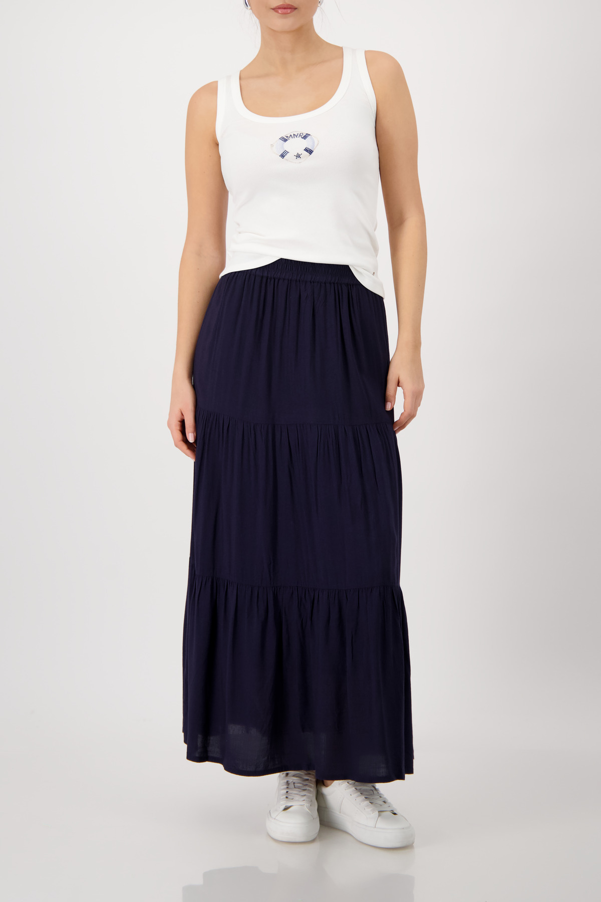 410835_755_Model_FullBody_1200 חצאית מקסי כיווצים